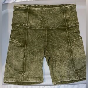 Lululemon 
Size 4
Green/white